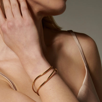 Aurélie Wave Gold Bangle
