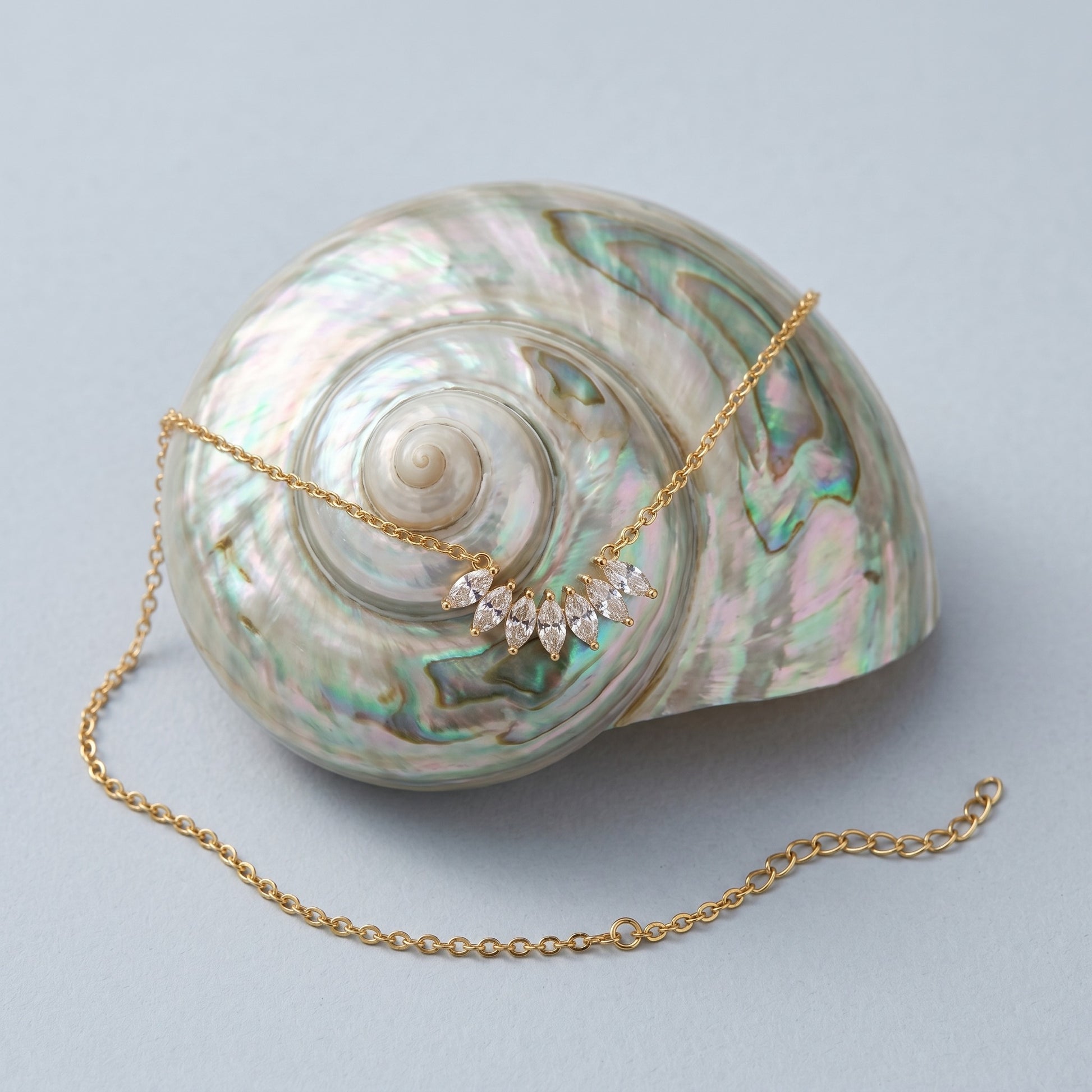 Élodie Crystal Leaf Gold Necklace - Joie d’Or