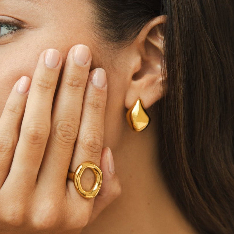 Lena Curved Hoop Earrings