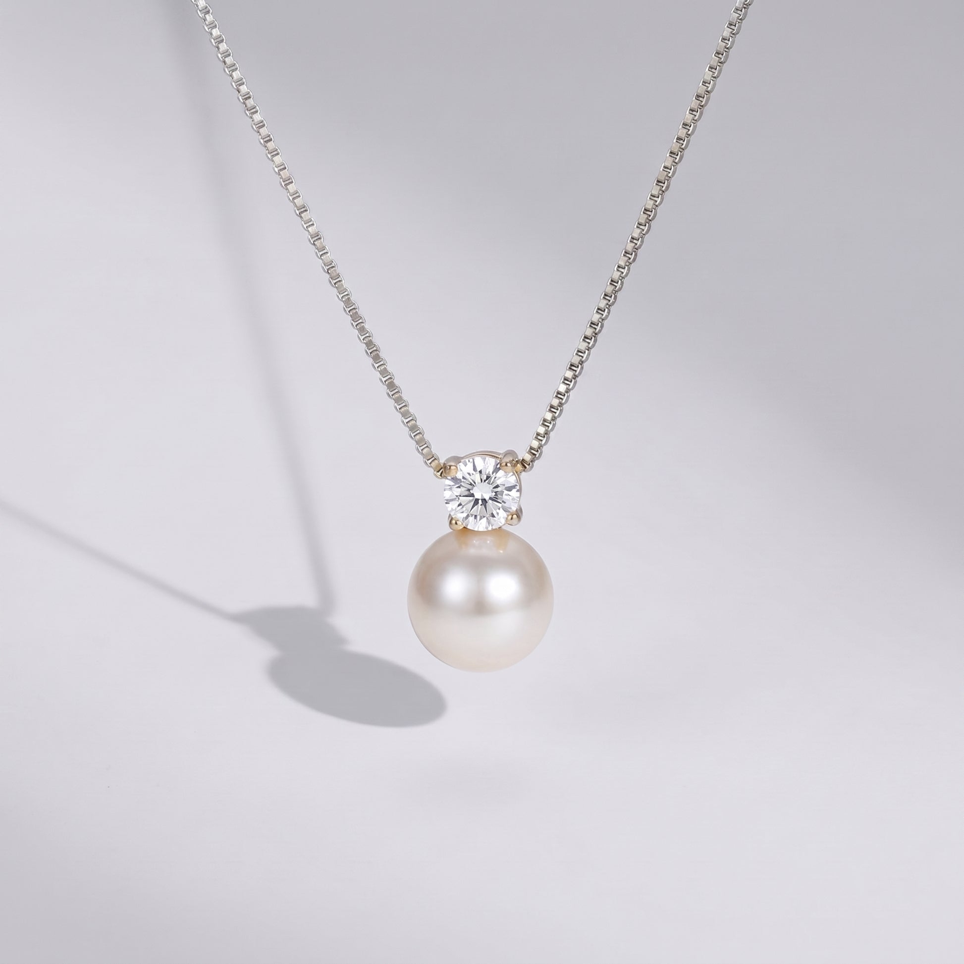 Arianne Pearl Crystal Solitaire Silver Necklace - Joie d’Or