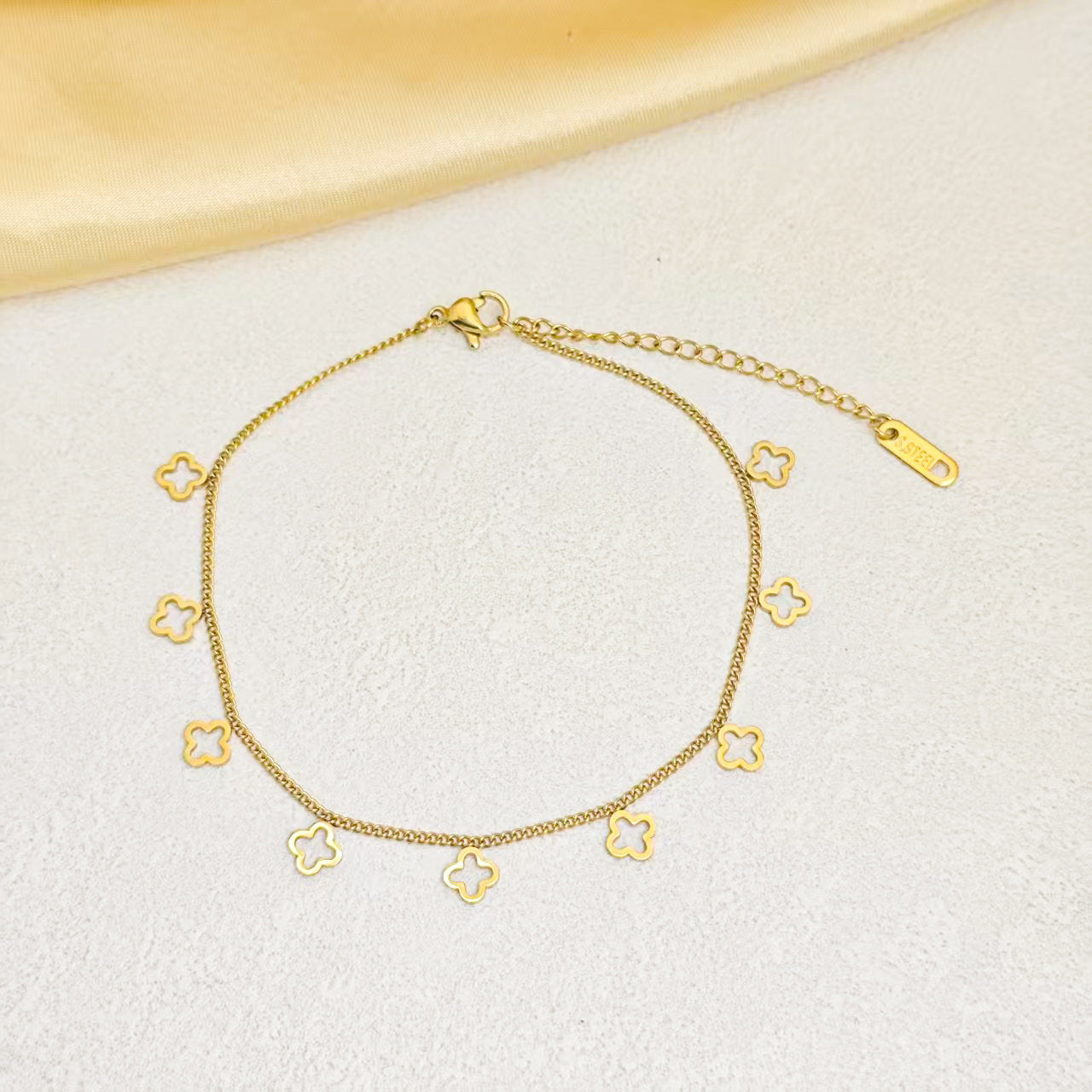 Camille Clovers Charm Anklet
