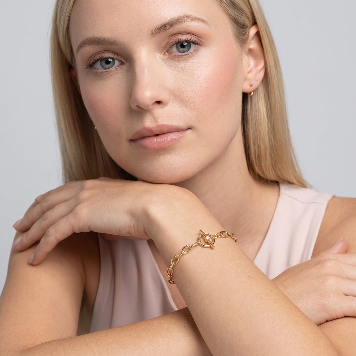 Ornella Circle Toggle Gold Bracelet