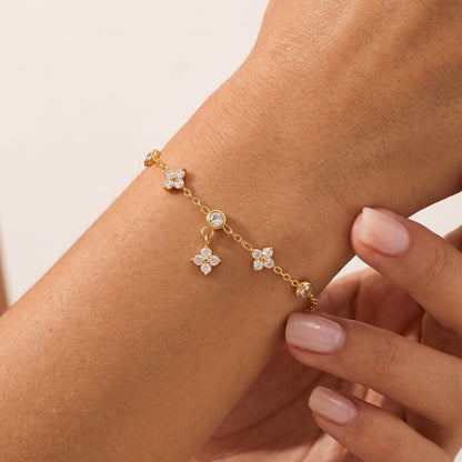 Woman wearing the Capucine clover drop gold bracelet on the wrist