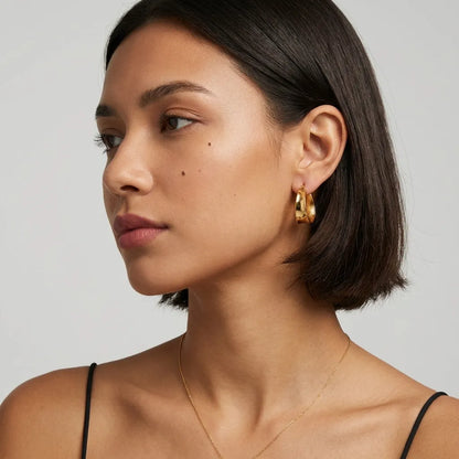 Lyla Hoop Earrings - Joie d’Or
