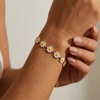 Fiona White Flowers Bracelet - Joie d’Or