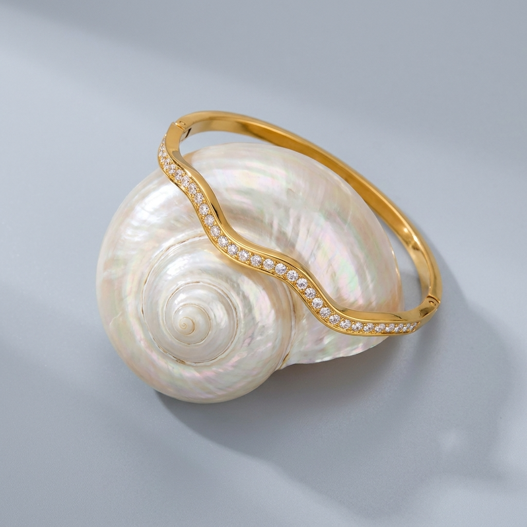 Amélie Wave Crystal Bangle - Joie d’Or
