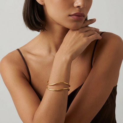 Aurélie Wave Gold Bangle - Joie d’Or