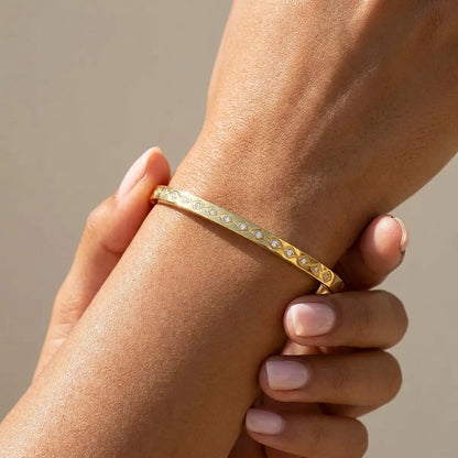 Isabella Pavé Crystal Bangle - Joie d’Or