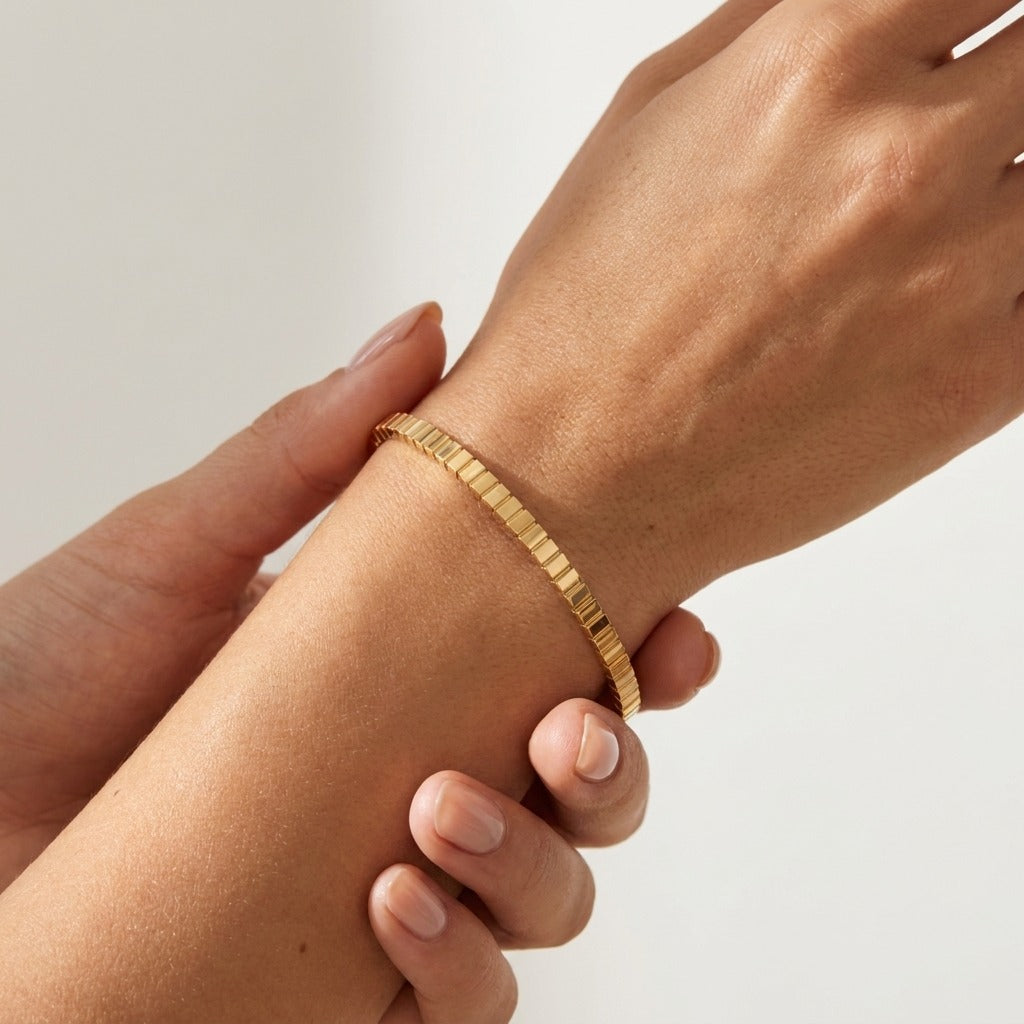 Antonela Gold Bangle - Joie d’Or