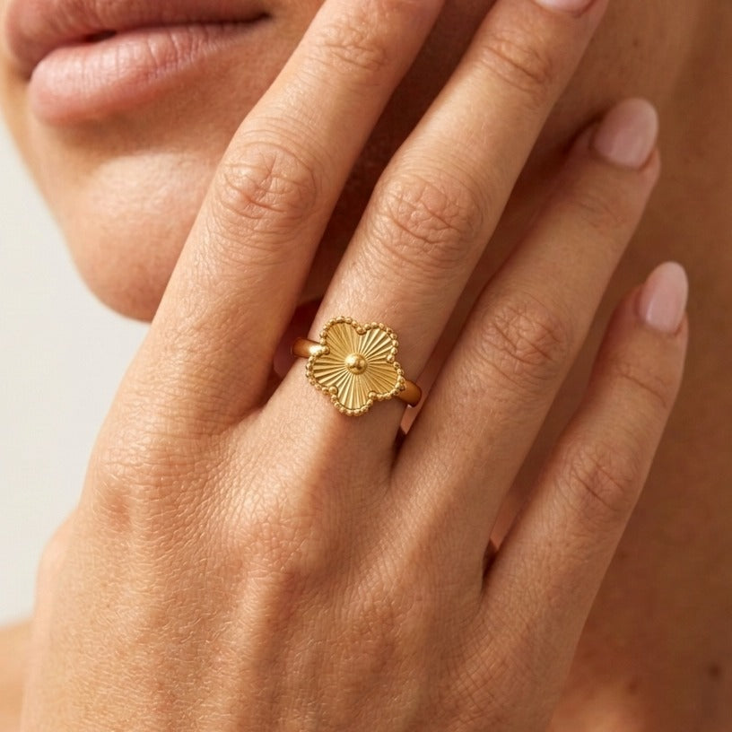 Rowena Gold Flower Ring - Joie d’Or