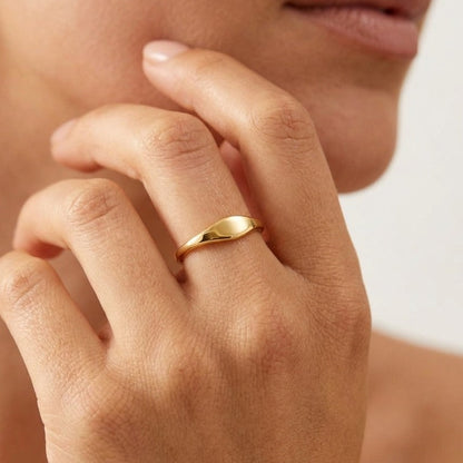 Élodie Minimal Signet Ring - Joie d’Or