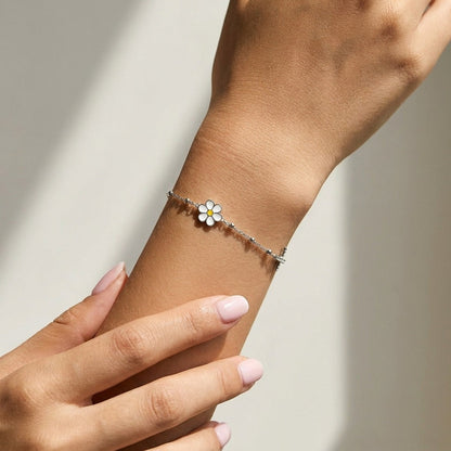 Elise Marguerite Croix Bracelet - Joie d’Or