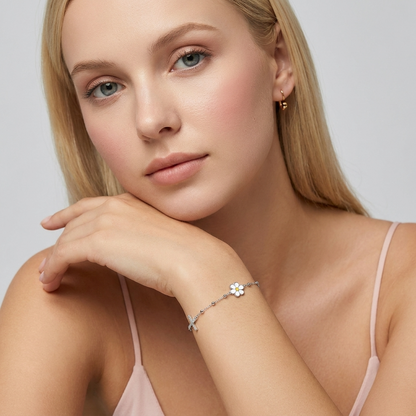 Elise Marguerite Croix Bracelet - Joie d’Or