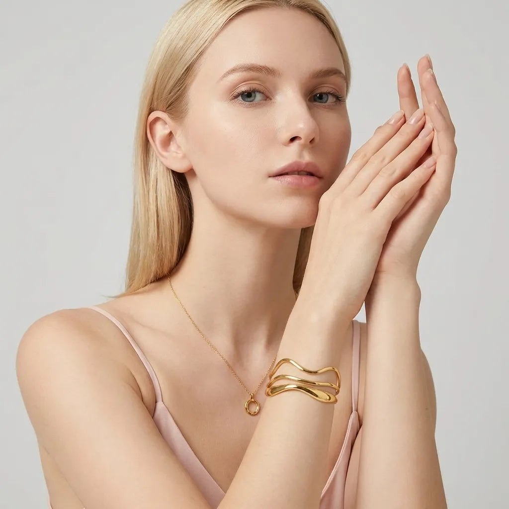 Emma Wave Gold Bangle - Joie d’Or