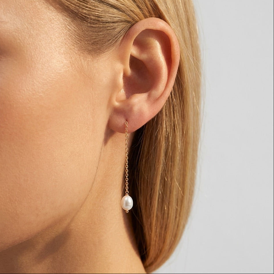 Élise Dainty Pearl Earrings - Joie d’Or