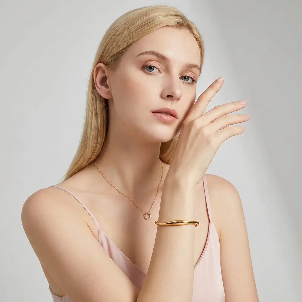 Tiffany Gold Bangle - Joie d’Or