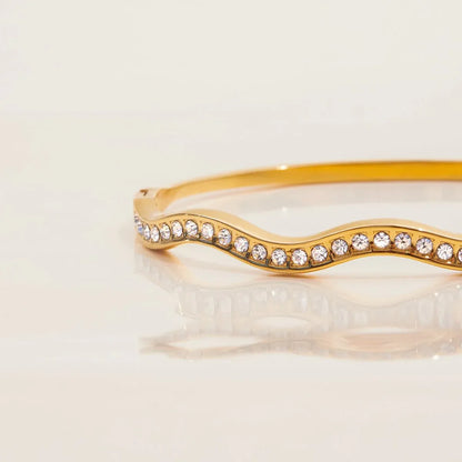 Amélie Wave Crystal Bangle