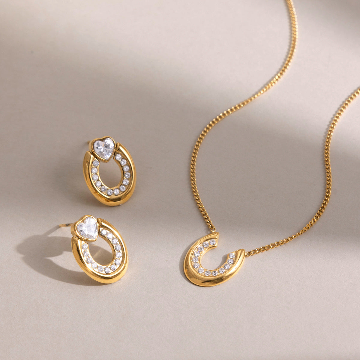 Léonore Horseshoe Crystal Gold Necklace