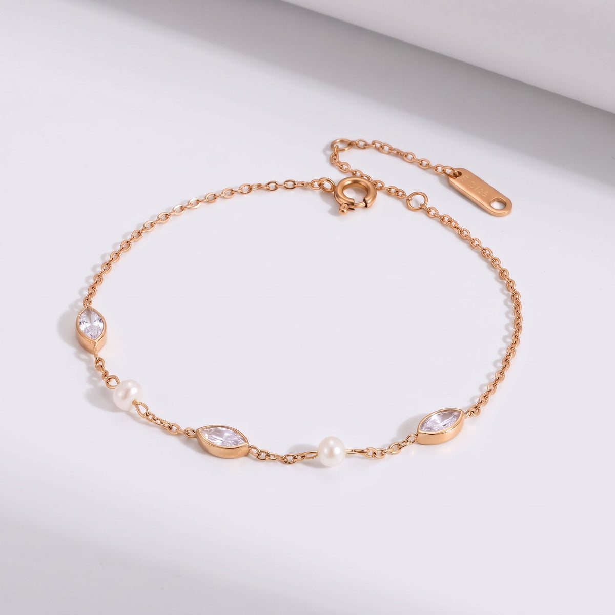 Liana Marquise Pearl Gold Bracelet - Joie d’Or