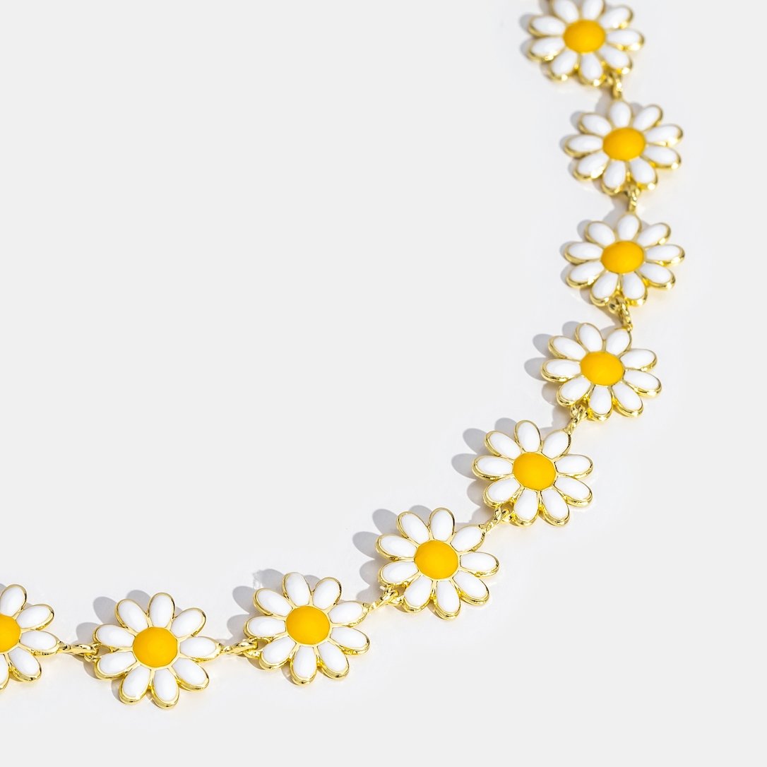 Fiona White Flowers Necklace
